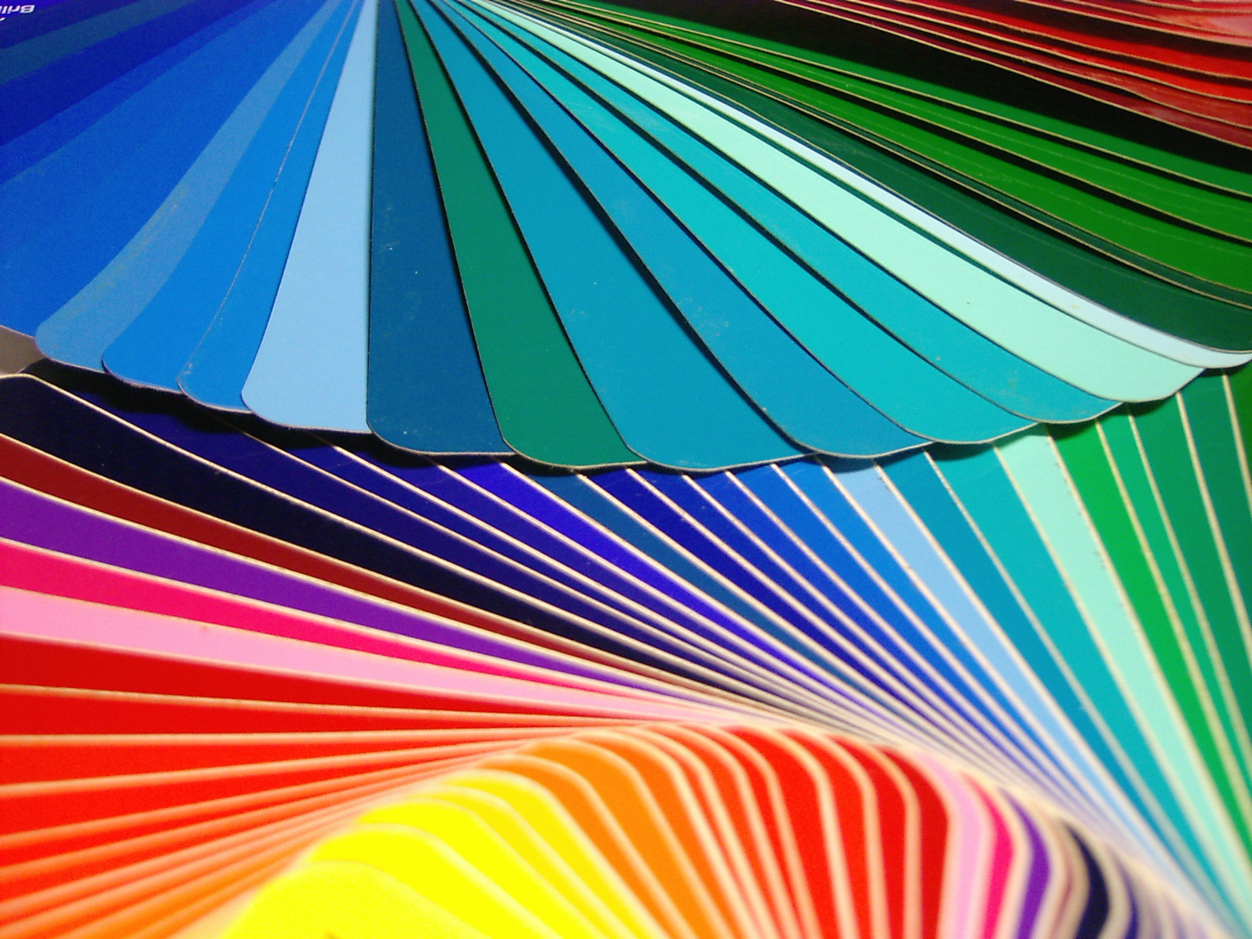 Couleurs des marques de luxe : histoire et identité visuelle