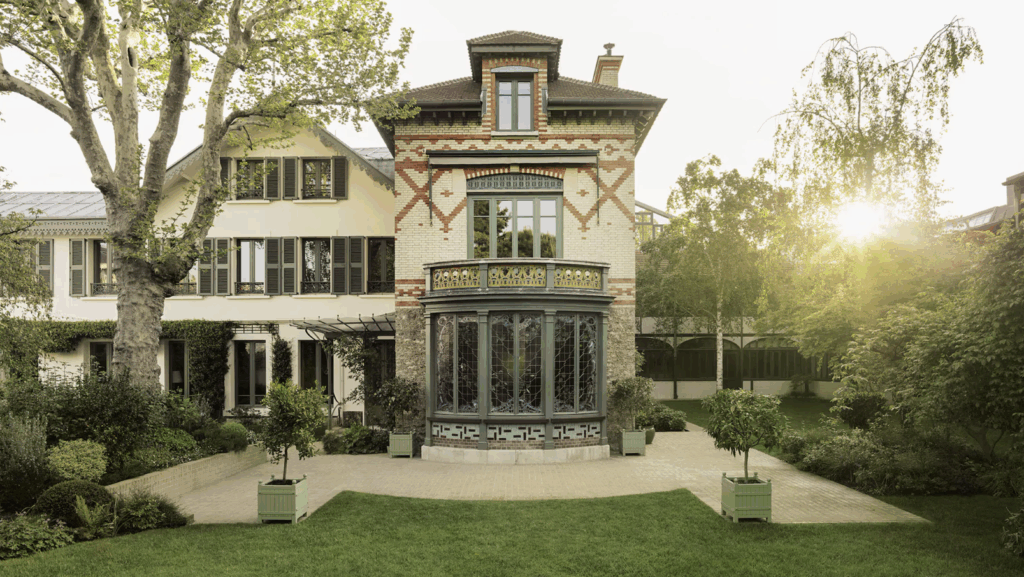 Atelier historique Louis Vuitton à Asnières, vue extérieure de la maison familiale et de l’atelier contigu