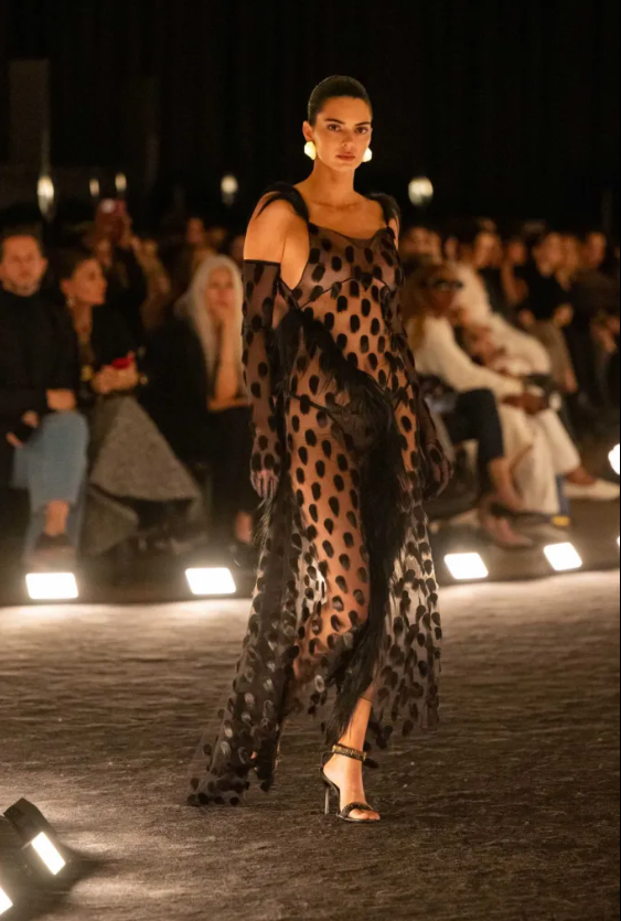 Schiaparelli printemps-été 2026 : Daniel Roseberry réaffirme le pouvoir de l'image
