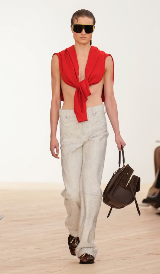 Loewe printemps-été 2026 : l'héritage artisanal à l'heure du renouvellement identitaire