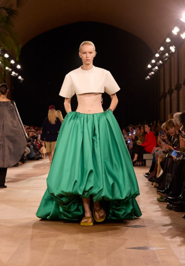 Balenciaga printemps-été 2026 : Piccioli ramène la maison à ses racines