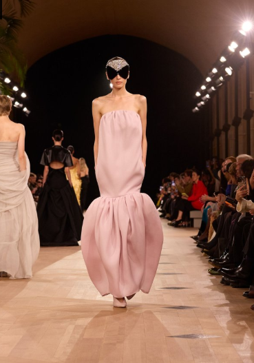 Balenciaga printemps-été 2026 : Piccioli ramène la maison à ses racines