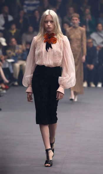 Valentino printemps-été 2026 : Alessandro Michele en quête d'équilibre