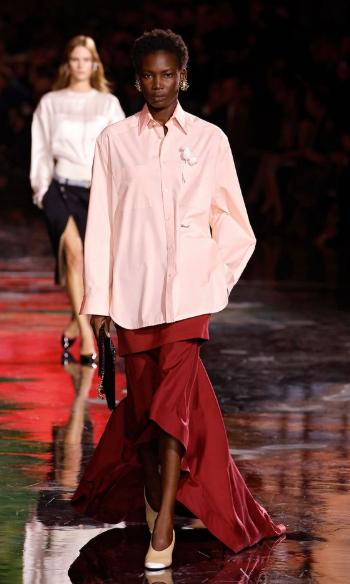 Charvet : la chemise pour hommes que Chanel a remis à la mode pour les femmes