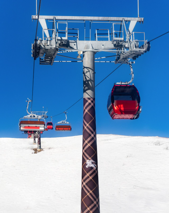 Pop-up Burberry à Chongli : stratégie et enjeux du luxe en Chine