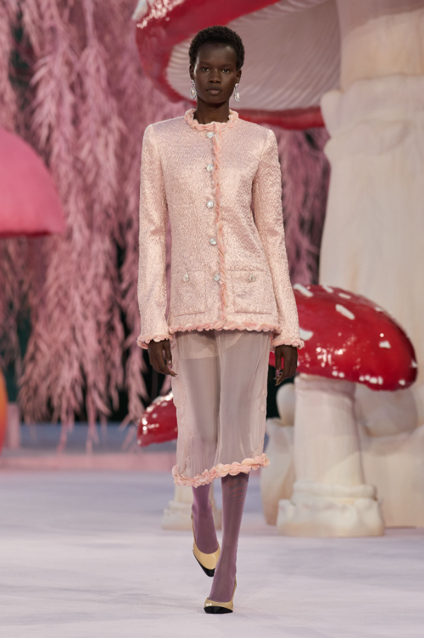 Chanel Haute Couture Printemps-Eté 2026 : administrer le mythe ou reprendre le pouvoir ?