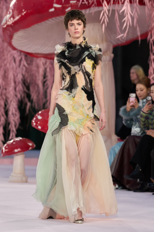 Chanel Haute Couture Printemps-Eté 2026 : administrer le mythe ou reprendre le pouvoir ?