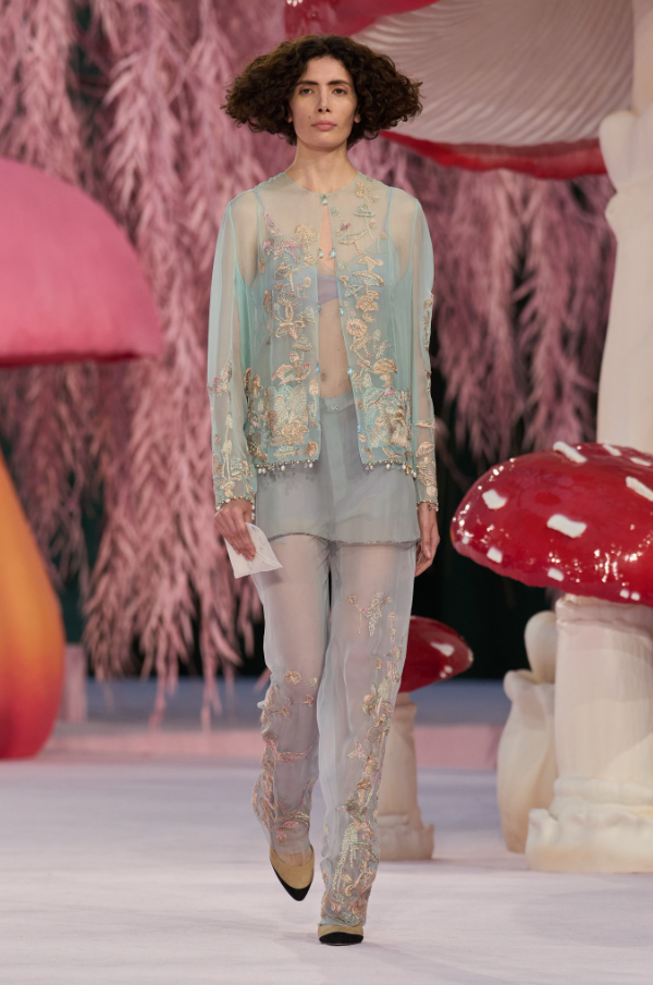 Chanel Haute Couture Printemps-Eté 2026 : administrer le mythe ou reprendre le pouvoir ?