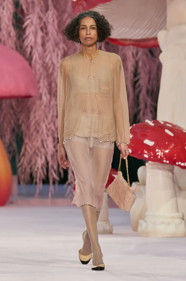 Chanel Haute Couture Printemps-Eté 2026 : administrer le mythe ou reprendre le pouvoir ?