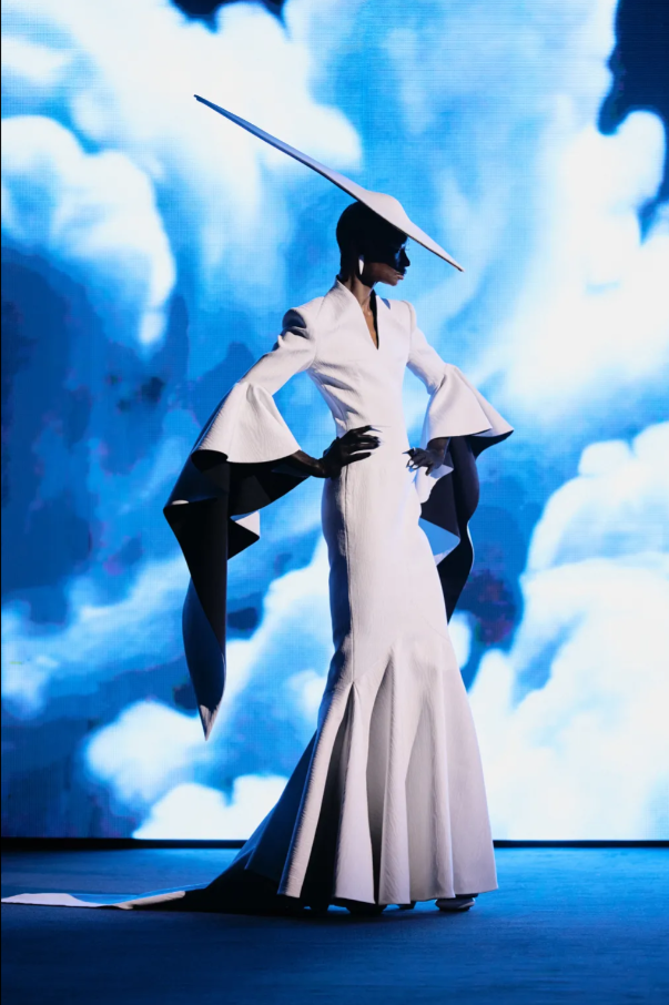 Haute couture 2026 : l’univers théâtral de Robert Wun