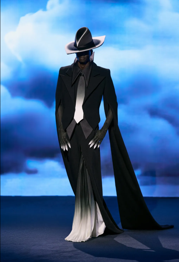 Haute couture 2026 : l’univers théâtral de Robert Wun