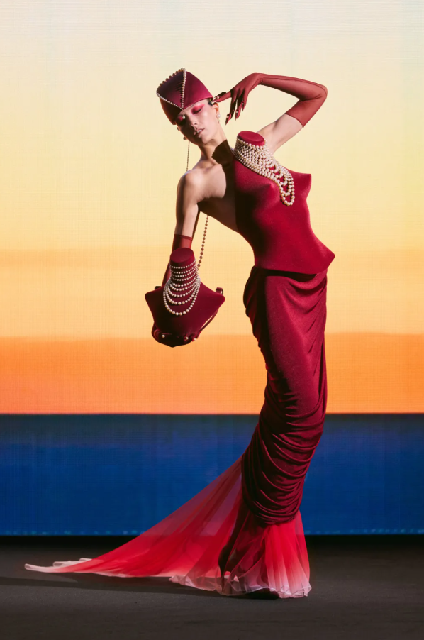 Haute couture 2026 : l’univers théâtral de Robert Wun