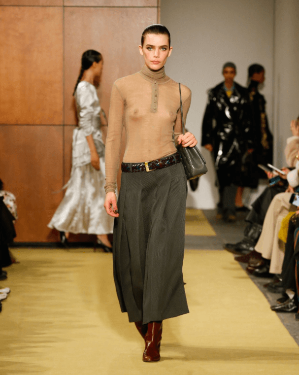 Tory Burch automne-hiver 2026 : analyse marketing du défilé