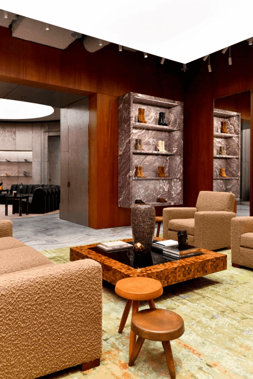 Saint Laurent réinvente son retail de luxe à Paris