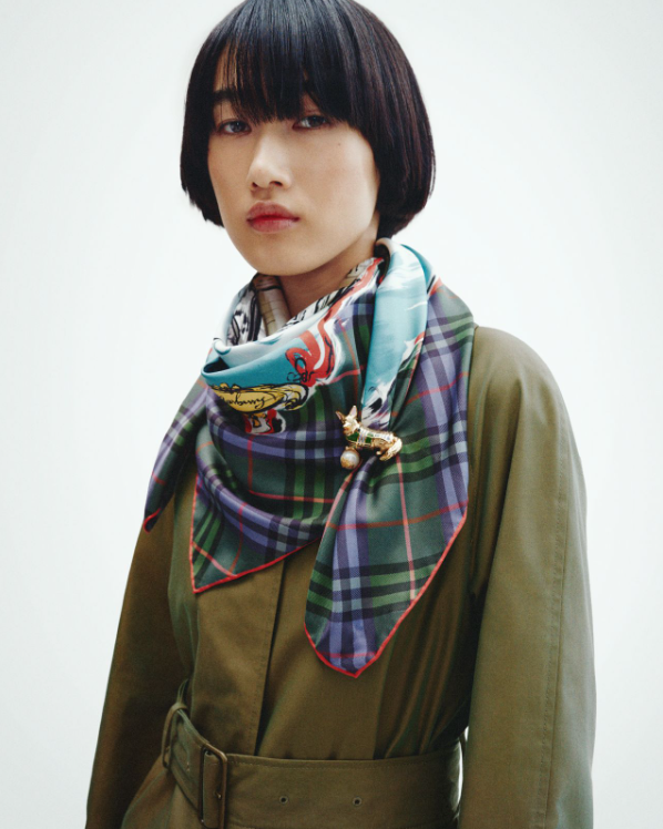 Burberry : une collection pour le centenaire de la reine Elizabeth II