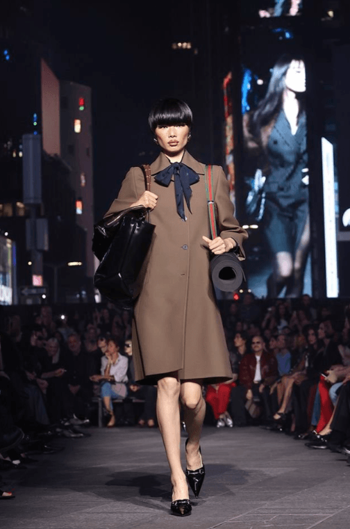 Défilé Gucci Croisière 2026 | Demna marque les esprits à Times Square