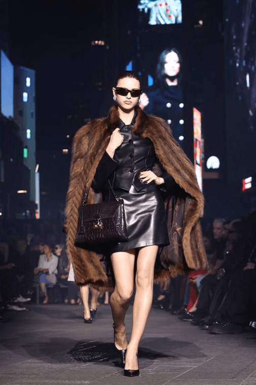 Défilé Gucci Croisière 2026 | Demna marque les esprits à Times Square