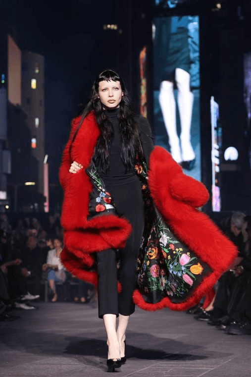 Défilé Gucci Croisière 2026 | Demna marque les esprits à Times Square