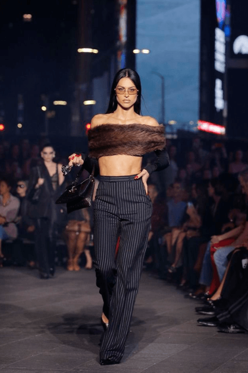 Défilé Gucci Croisière 2026 | Demna marque les esprits à Times Square
