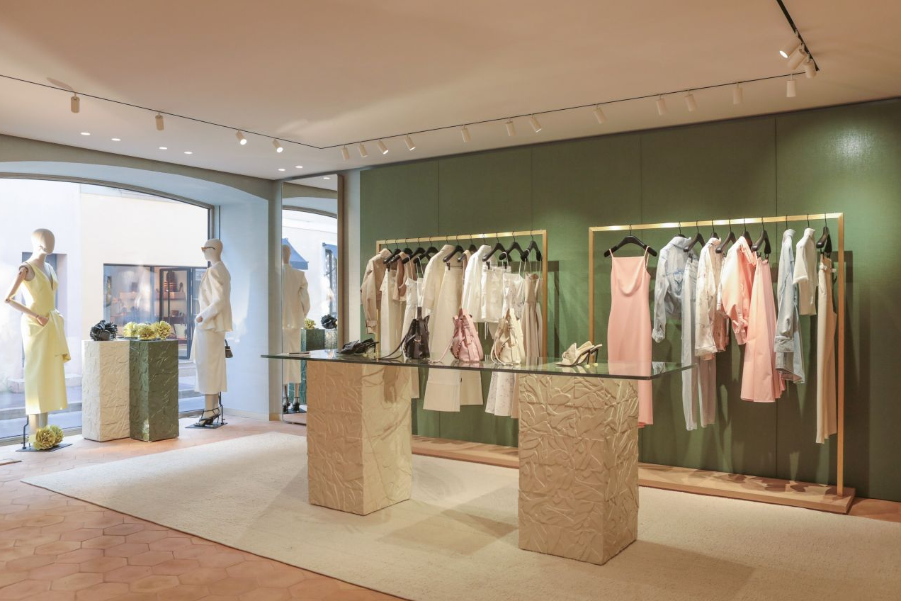 Givenchy ouvre une boutique estivale à Saint-Tropez