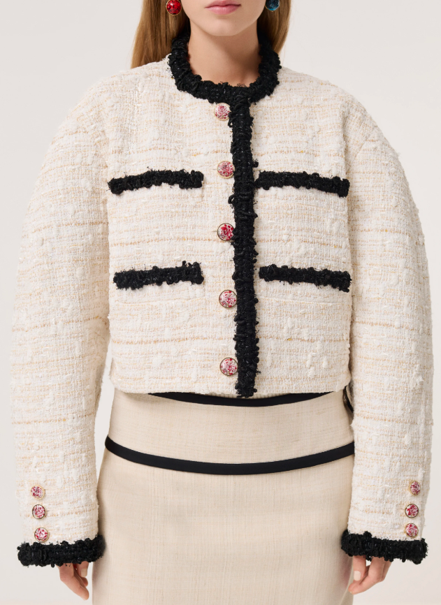 La veste en tweed Chanel : histoire d'une icône du vestiaire féminin