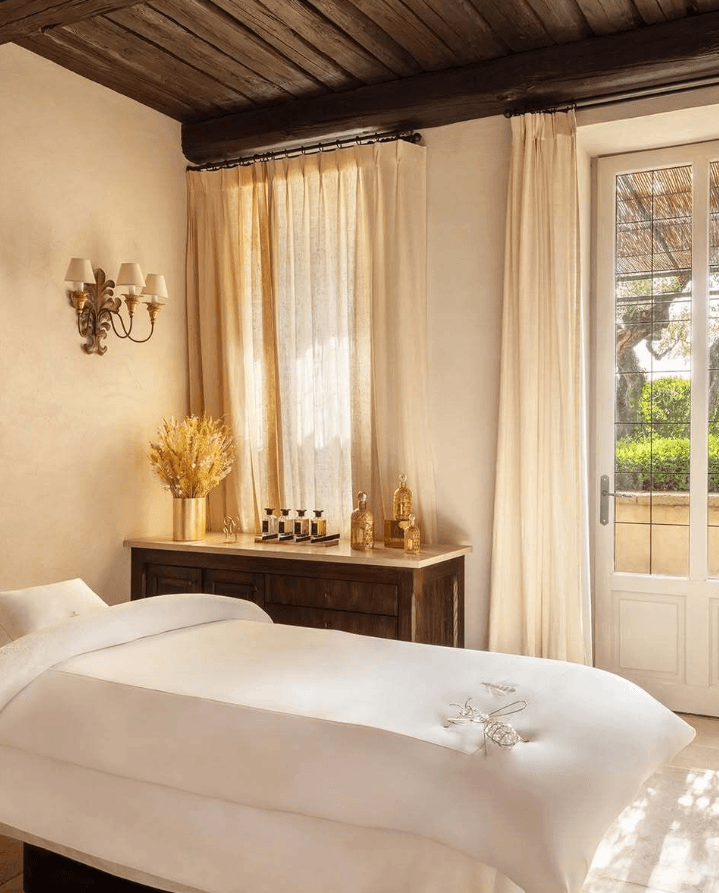Airelles et Guerlain ouvrent un spa d’exception à Gordes