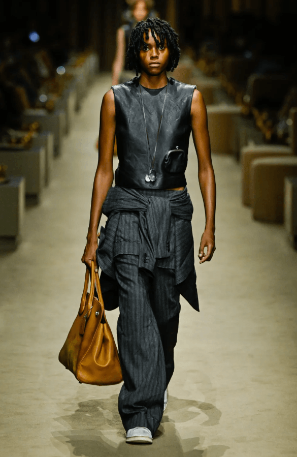 Fashion Week Printemps-Eté 2027 | Coach : le vestiaire pointu qui cultive la désirabilité de la marque