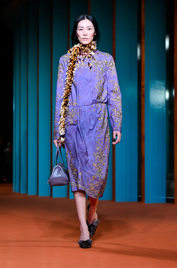Fashion Week Printemps-Eté 2027 | Tory Burch : un virage créatif pour piloter la montée en gamme