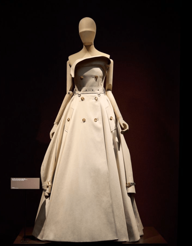 Burberry célèbre son trench avec une exposition au V&A de Londres