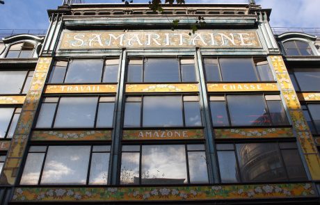 Attac dégrade la façade de la Samaritaine