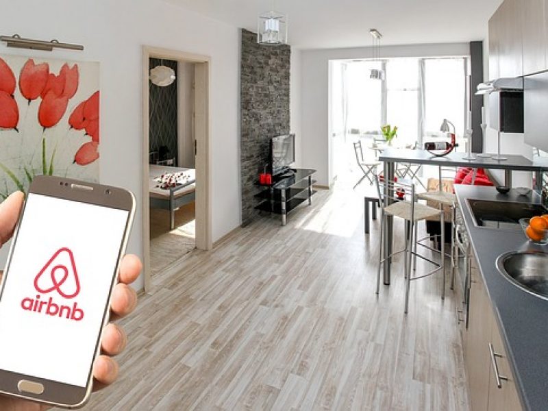 Airbnb transforme des bureaux en suites haut de gamme