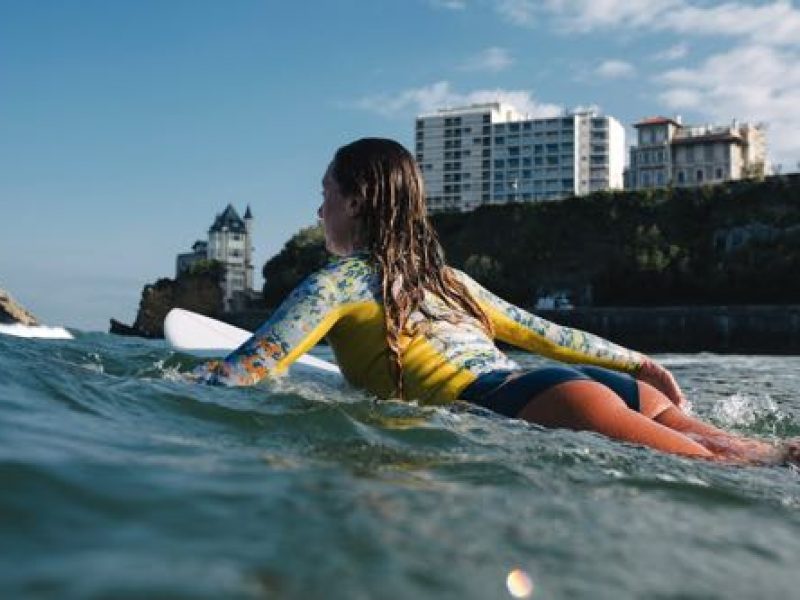 Albertine signe une combinaison de surf pour Sen No Sen