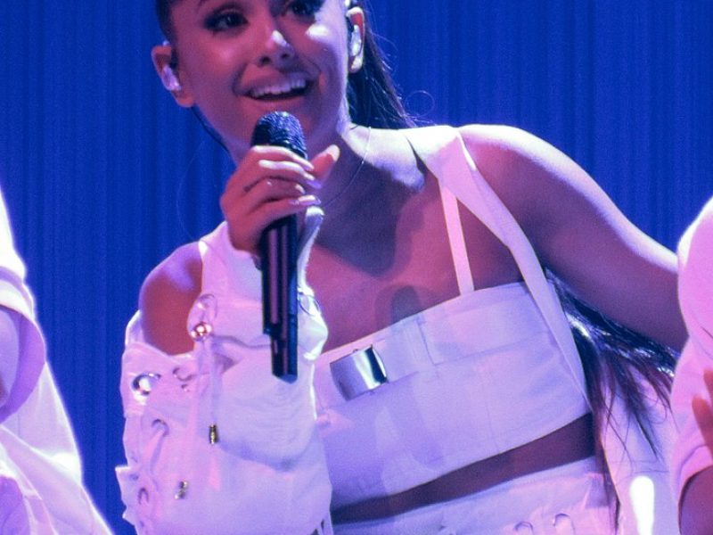Givenchy lance sa nouvelle campagne avec Ariana Grande