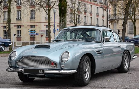 Aston Martin DB5 : la voiture de James Bond fait son grand retour