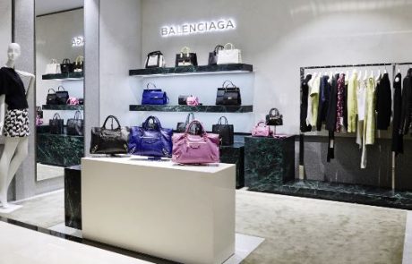 Balenciaga signe une collection pour les espèces menacées