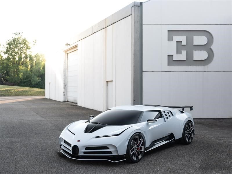 Bugatti présente sa Centodieci