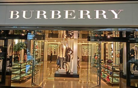 Burberry : sa campagne pour le nouvel an chinois déplaît en Chine