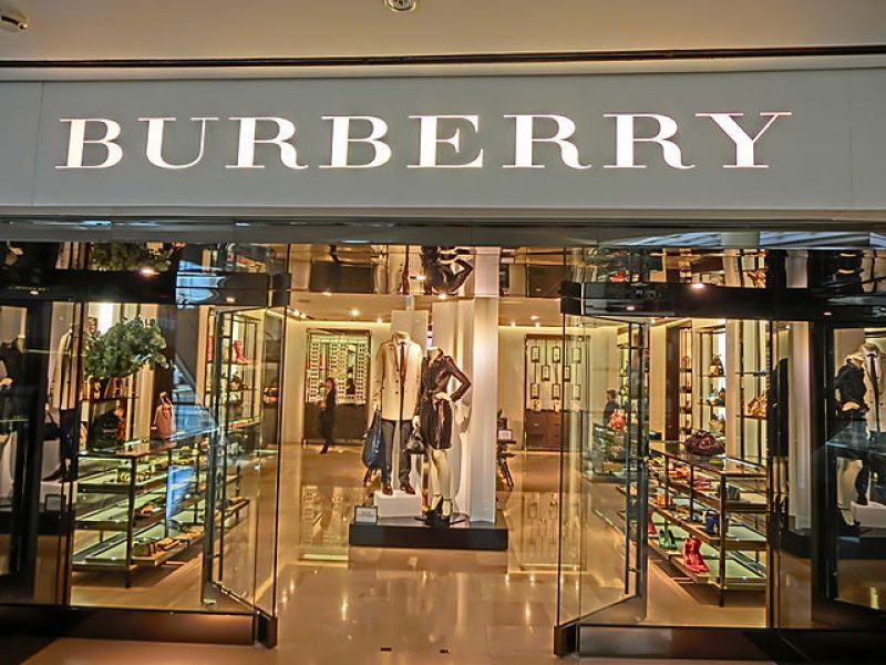 Burberry met en place une politique de congé parental innovante pour tous ses employés