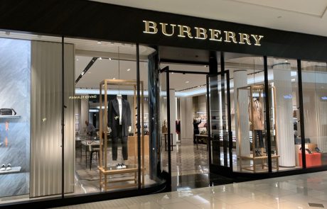 Burberry soigne ses salariés parents