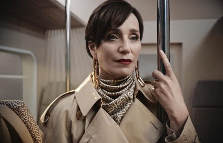 Kristin Scott Thomas : égérie Burberry pour la fin d’année 2018