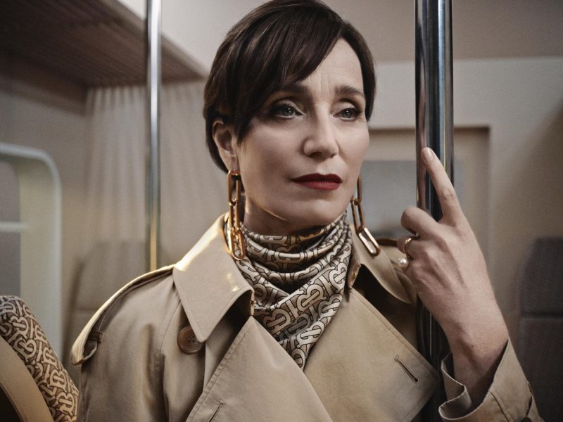 Kristin Scott Thomas : égérie Burberry pour la fin d’année 2018