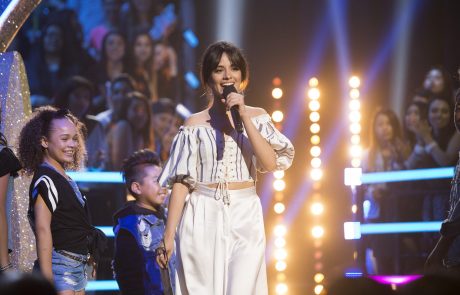 Camila Cabello et L’Oréal Paris lancent une collection de maquillage pour l’été