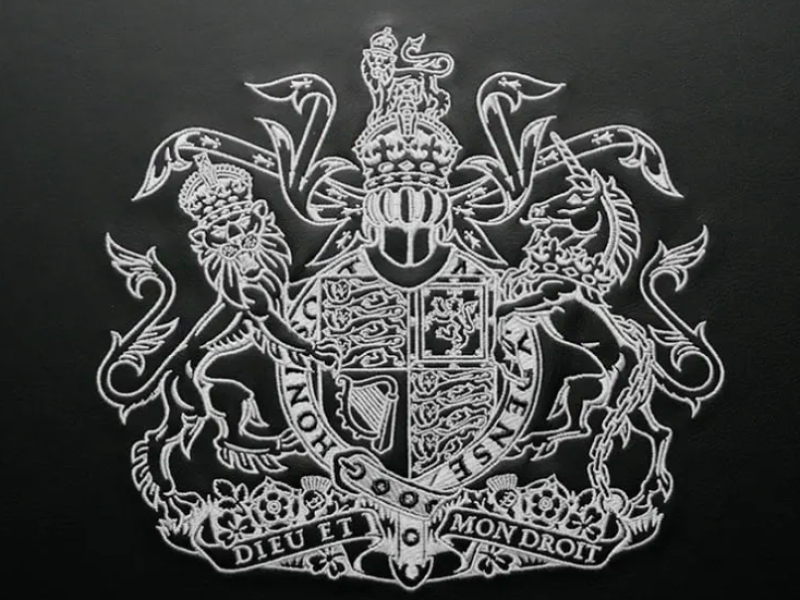 Aston Martin reçoit le Royal Warrant
