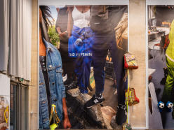 Exposition au Palais de Tokyo des « vêtements-images » de Chalisée Naamani