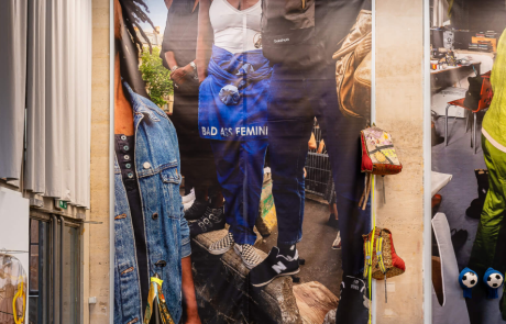 Exposition au Palais de Tokyo des « vêtements-images » de Chalisée Naamani
