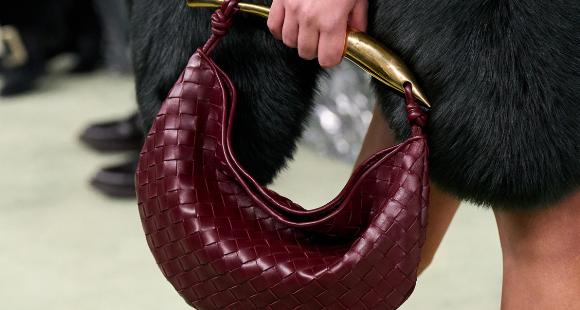 Cuir tressé Intrecciato : le savoir-faire de Vicence devenu icône de Bottega Veneta
