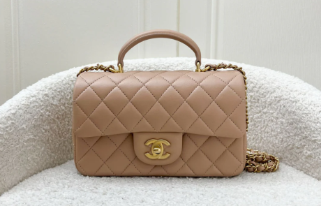Histoire du beige de Chanel : couleur de sable et de lumière
