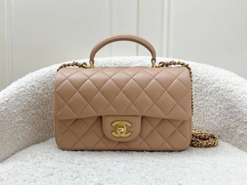 Histoire du beige de Chanel : couleur de sable et de lumière