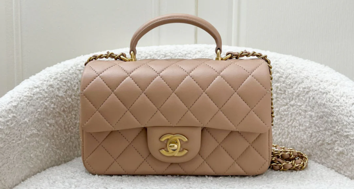 Histoire du beige de Chanel : couleur de sable et de lumière