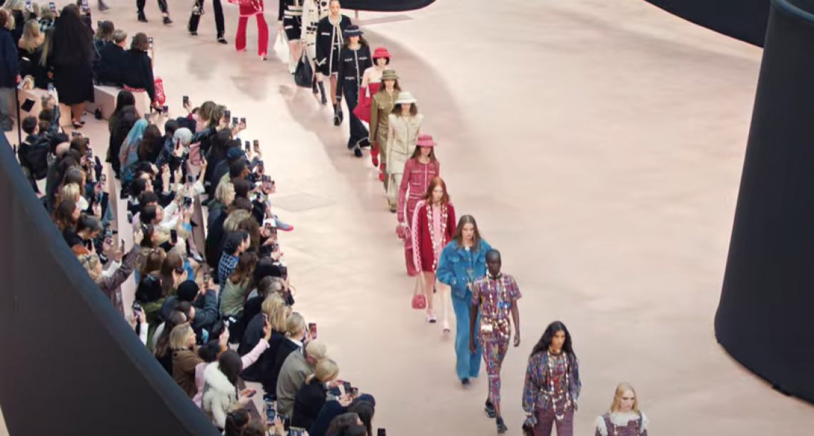 Fashion Weeks septembre 2025 : calendrier, défilés et tendances à Paris, Milan, Londres et New York